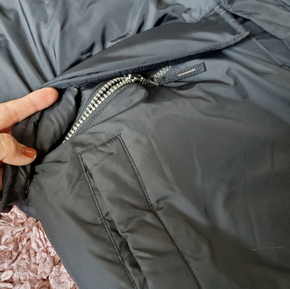 Banana Republic Down Vest - Picture 7 of 10